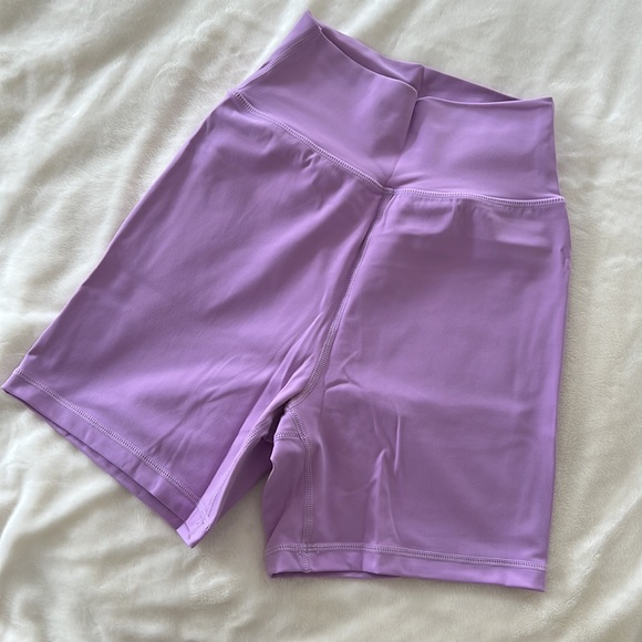 MESHKI Biker Shorts - Picture 3 of 5